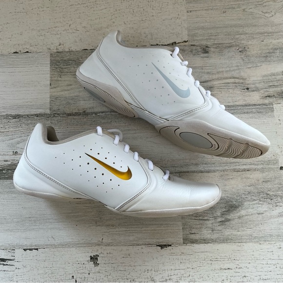 Nike Women’s Sport Lace up Cheer Shoes Size 10.5 Man Made Materials - Picture 7 of 9